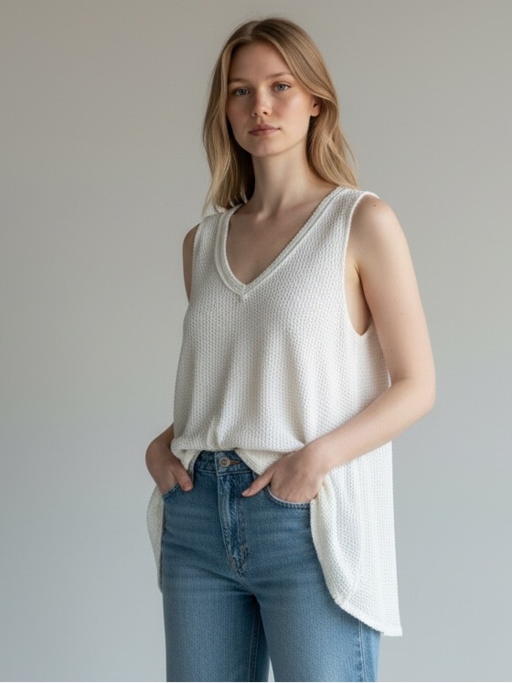 🤍 JODIFL White Textured Knit V-Neck Tunic Top – Size Large